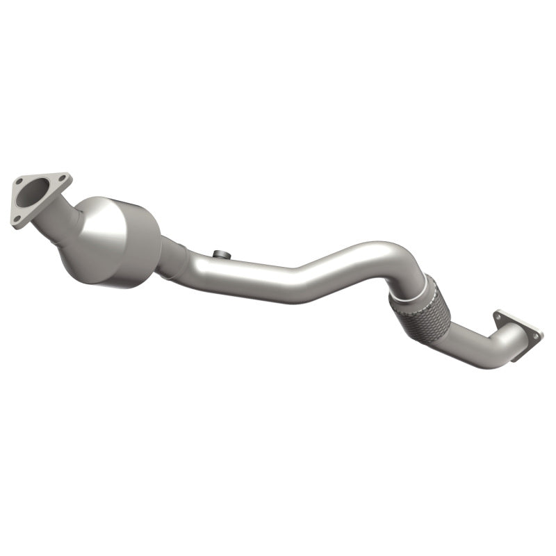 Magnaflow MagnaFlow Conv DF 07 VW Touareg 3.6L Front close